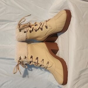 Elie Sherpa Combat Boot New, Never worn